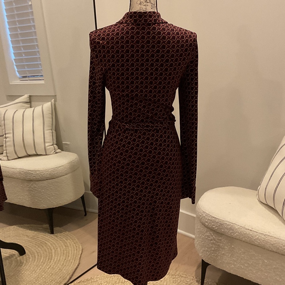 Elegant Burgundy Patterned Dress - Picture 3 of 6